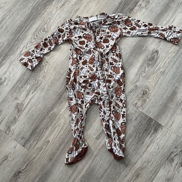 Pumpkin Spice Baby Ruffle Footed Romper | 12–18 Months - Picture 2 of 9